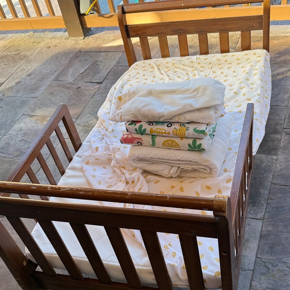 Cozy Home Bedding Set with Playful Patterns